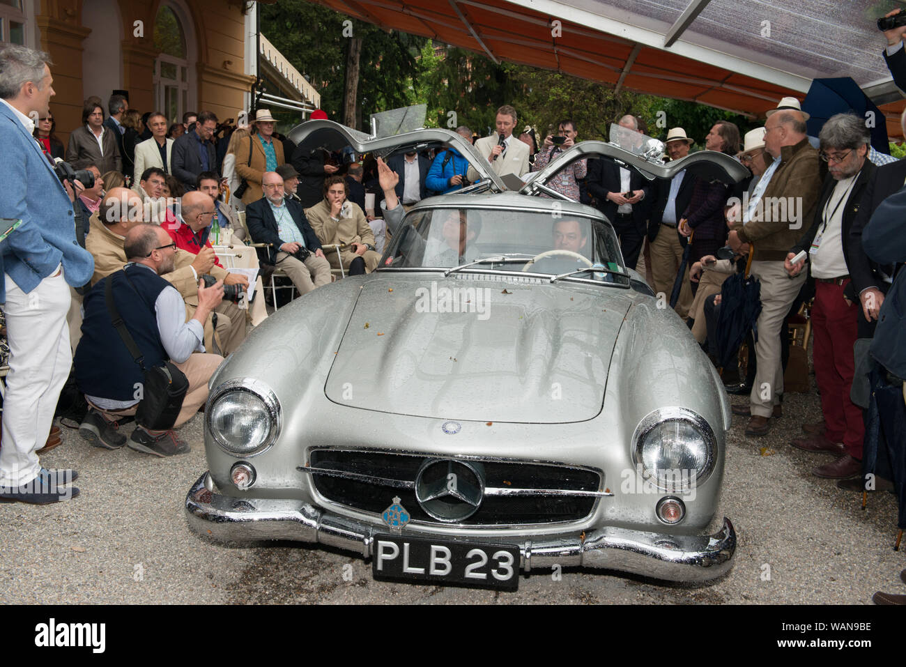 Mercedes-Benz 300 SL am Concourse d'Eleganza Villa d'Este 2019 gesehen Stockfoto