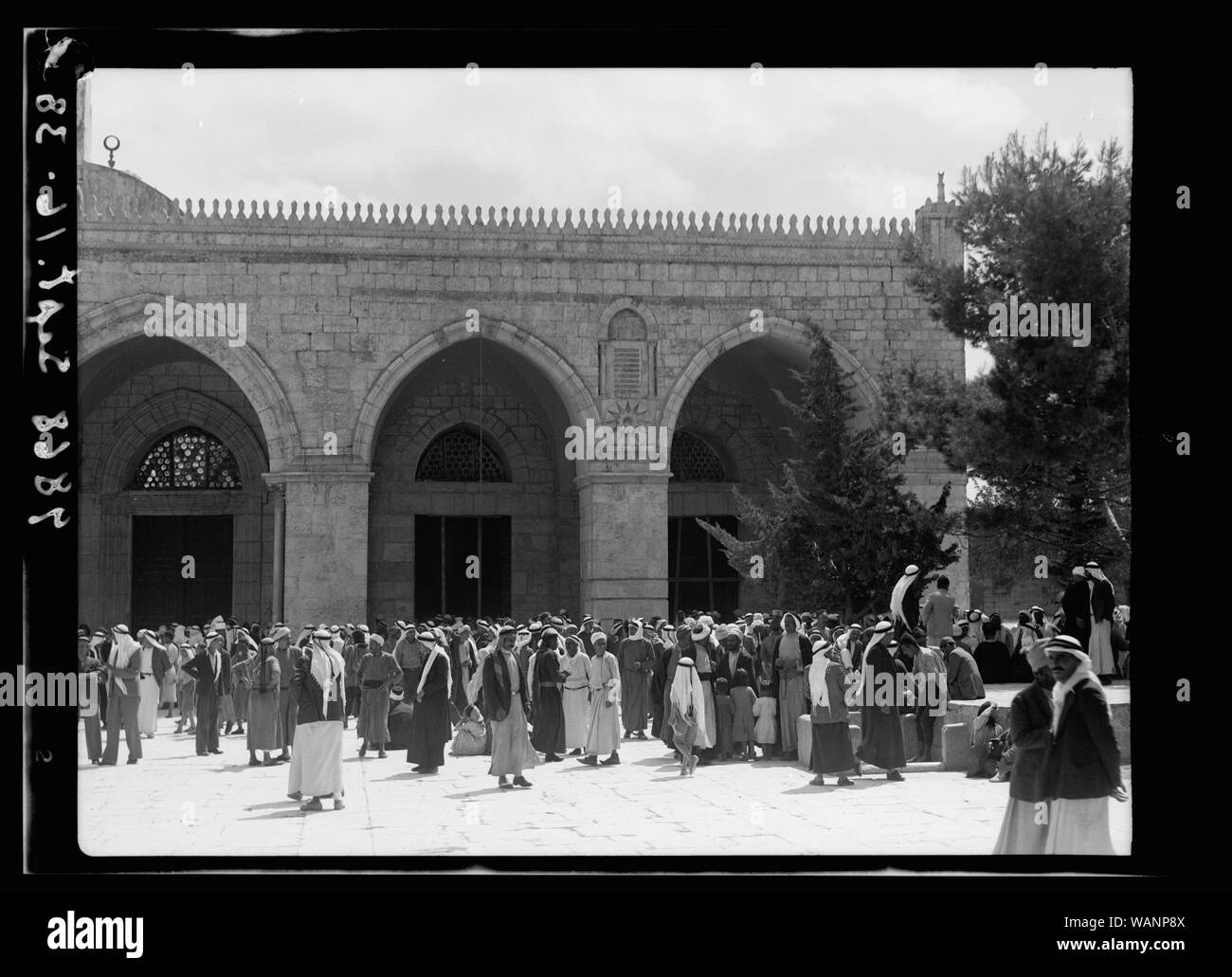 Massen an der Moschee el Aksa [d. h., al-Aqsa] für das Freitagsgebet. Freitag, September 16, 1938 Stockfoto