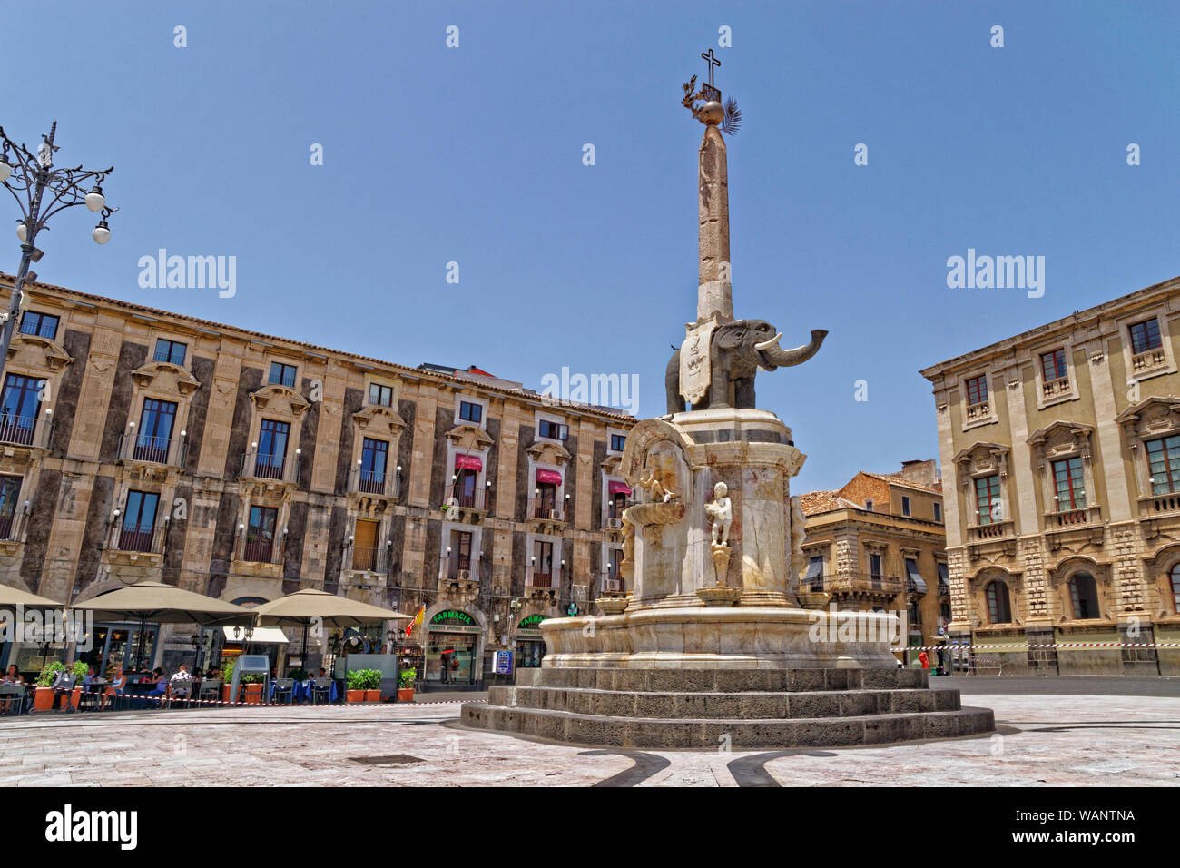 Fontana dell'Elefante in der Piazza del Duomo in Catania, Sizilien, Italien. Stockfoto