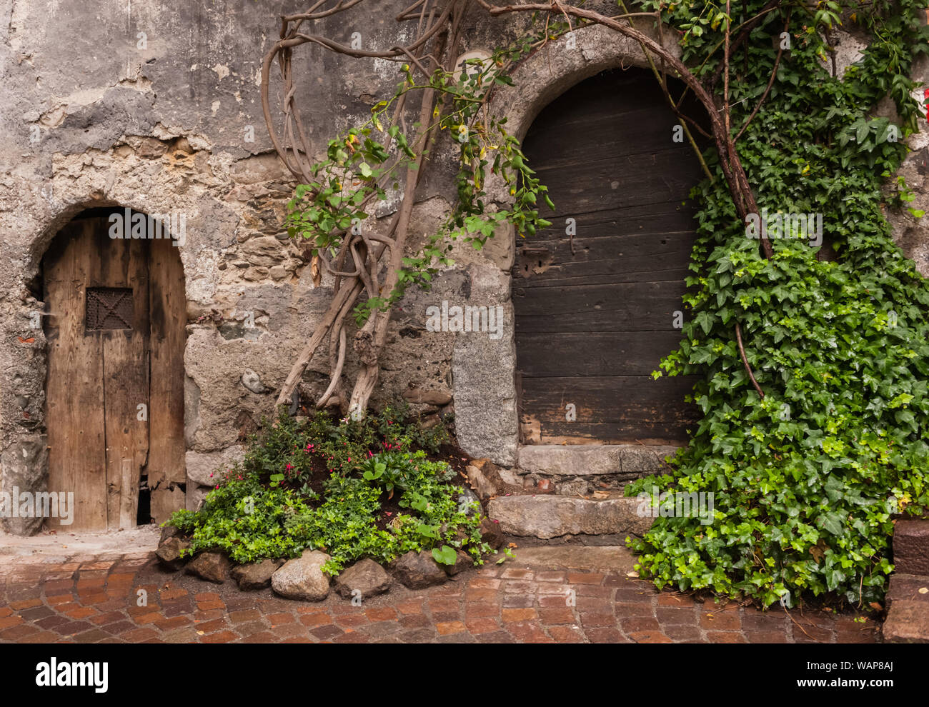 Die Burg Branzoll in Südtirol, Italien und seine Umgebung, einschließlich Klausen (Deutsch: Klauzen) Stockfoto