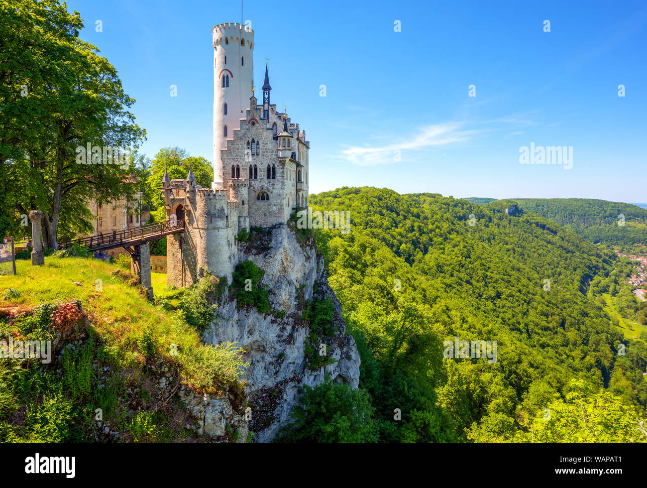 Schloss Lichtenstein in Schwarzwald, Deutschland, im romantischen gotischen Stil erbaut und wie ein Märchenschloss von Württemberg bekannt, ist einer der am meisten BEAUT Stockfoto