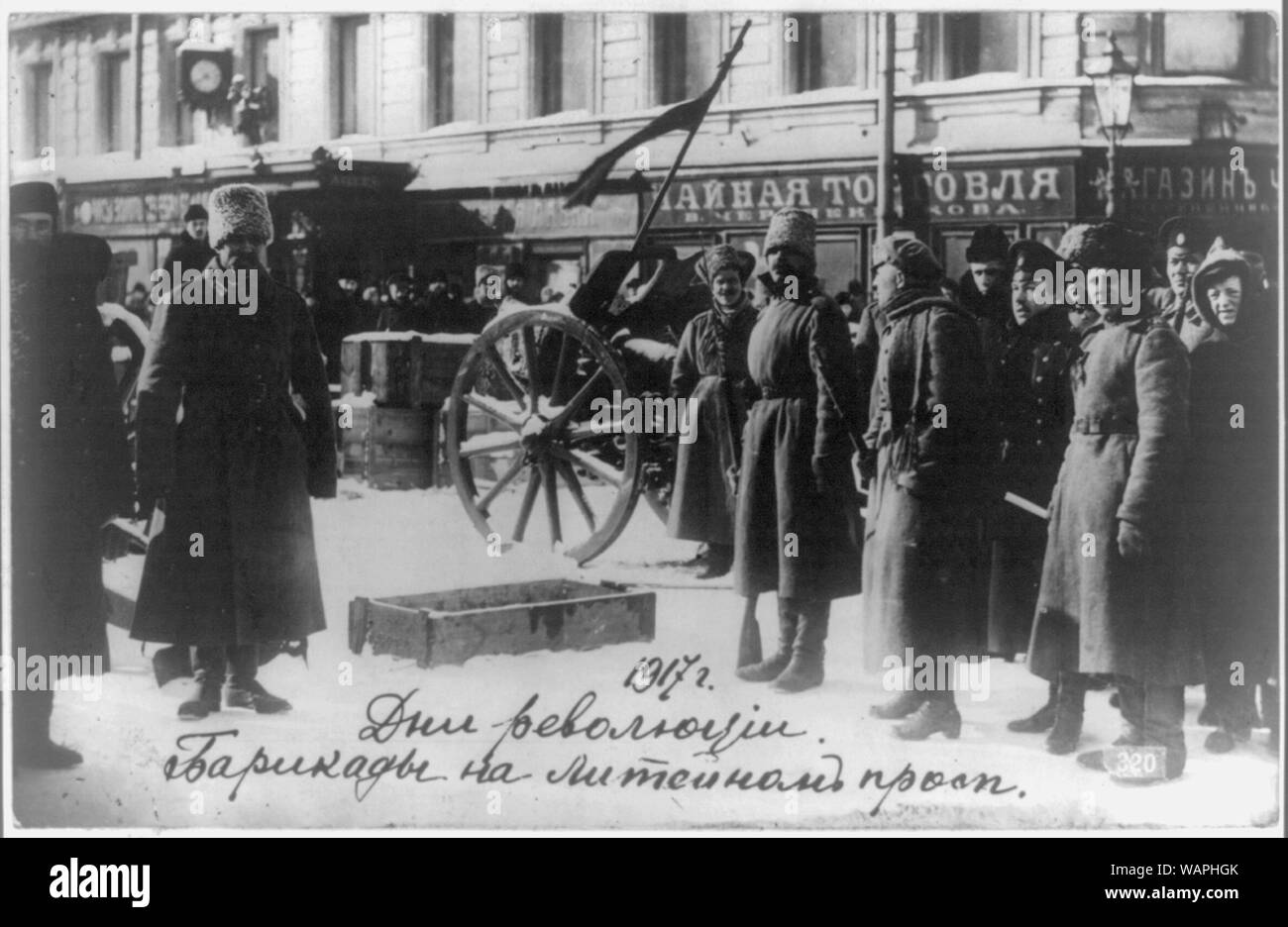 Tage der Revolution - Barrikaden auf den Liteinyi Prospekt, Petrograd Stockfoto