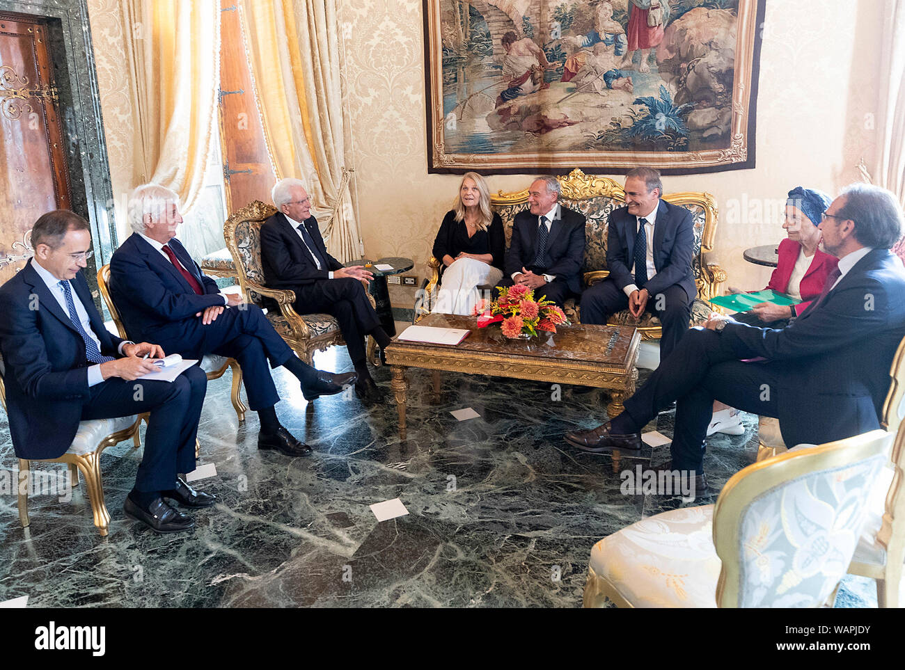 (190821) - Rom, Aug 21, 2019 (Xinhua) - Italienische Präsident Sergio Mattarella (3. L) Gespräche mit politischen Parteien im Palazzo del Quirinale in Rom, Italien, am 12.08.21., 2019. Italienischen Präsidenten Sergio Mattarella Verhandlungen mit politischen Parteien am Mittwoch, einen Tag, nachdem Premierminister Giuseppe Conte der populistischen Regierung zusammengebrochen. (Palazzo del Quirinale/Handout über Xinhua) FÜR REDAKTIONELLE VERWENDEN SIE NUR/NICHT FÜR VERKAUF FÜR MARKETING ODER WERBEKAMPAGNEN Stockfoto