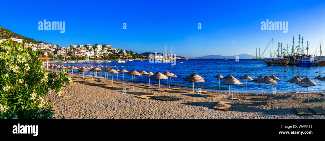 Schöner Strand in Bodrum über Sonnenuntergang, Türkei Stockfoto