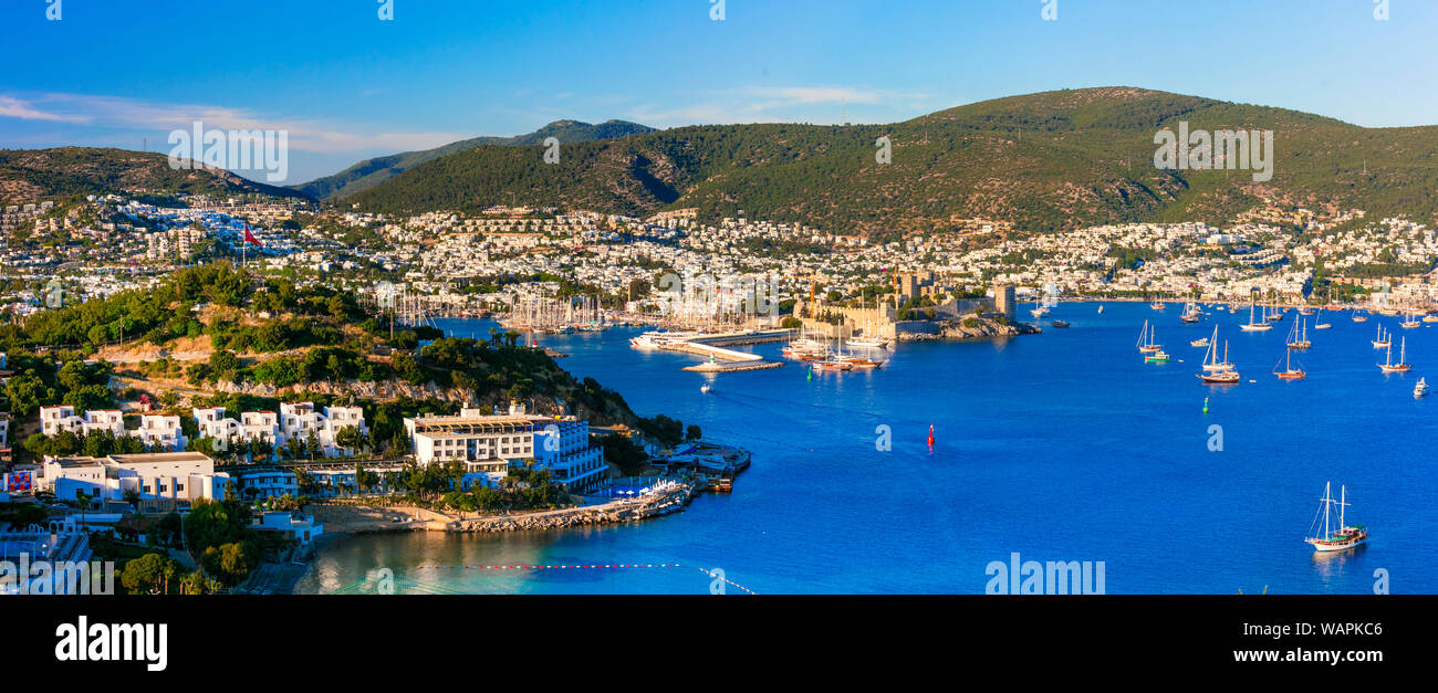 Beeindruckende Stadt Bodrum, mit Blick auf alte Burg und Meer, Türkei. Stockfoto