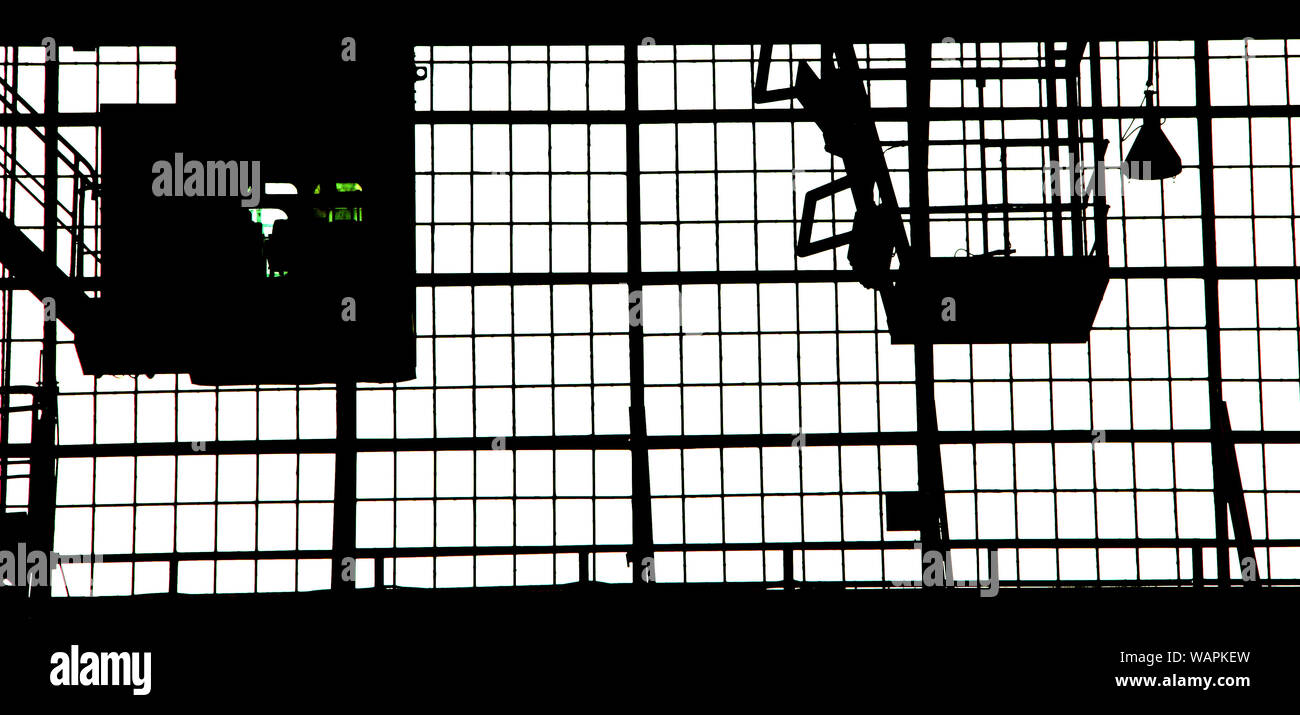 Outlook aus dem großen Werk Windows einer großen Fabrik gebäude Stockfoto
