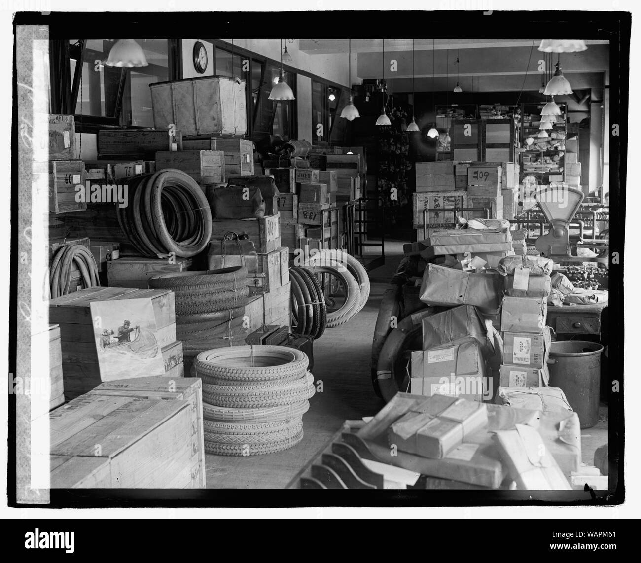 Dead Letter Office, 22. September 1922. Wahrscheinlich Washington, D.C. Hinweis: Der erste Upload (9. April 2009) ist ein stark retuschiert Bild, die zahlreichen Kratzern und Flecken gereinigt, abgeschnitten die unnötigen schwarzen Rahmen und eine schlechte Teil des Bildes auf der linken Seite. Die zweite Hochladen (2. Oktober 2009) ist das ursprüngliche Auswahl unbearbeiteter Datei aus der Bibliothek des Kongresses. Stockfoto
