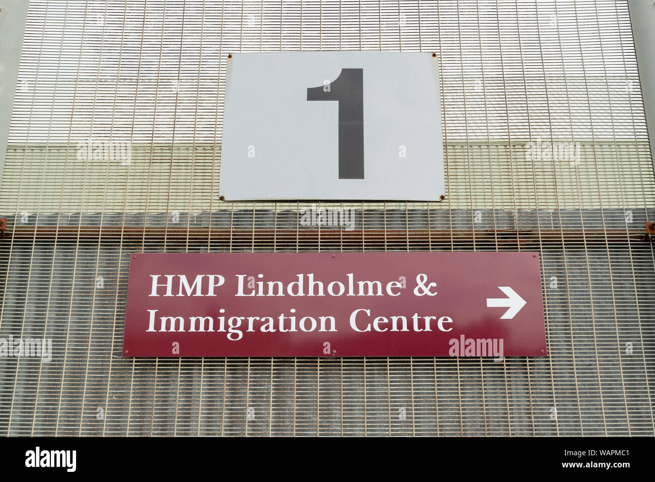 Signage für HMP Lindholme Kategorie C Gefängnis und Einwanderung in Hatfield Holzhaus in der Nähe von Doncaster in Yorkshire, UK. Stockfoto