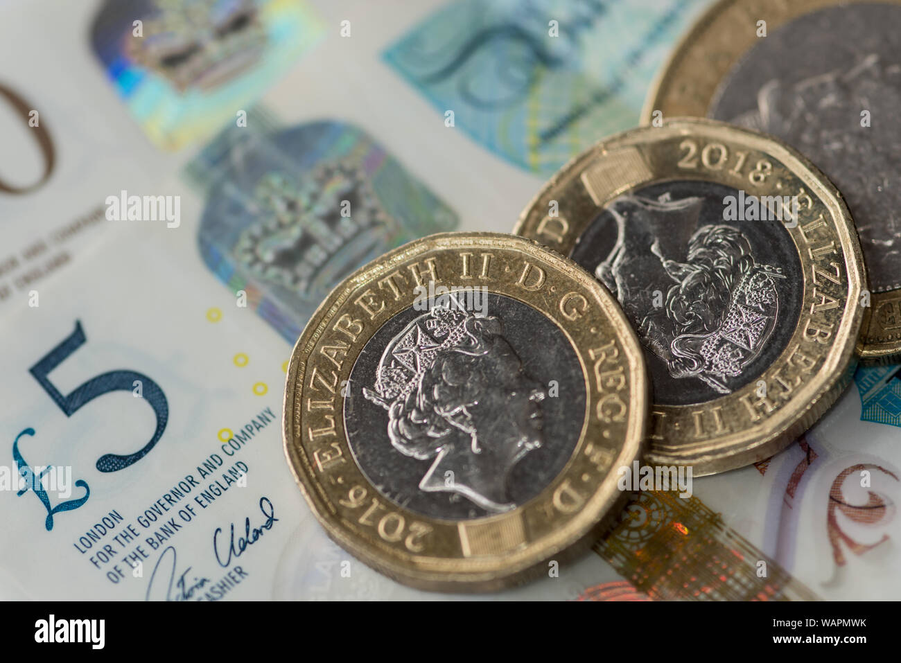 Britische Währung und Münzen isoliert Stockfoto