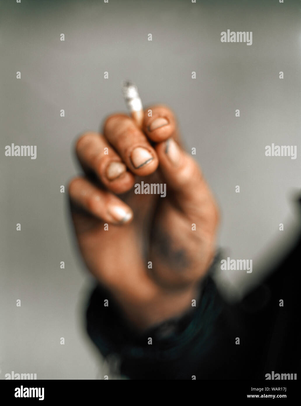 Nahaufnahme der Hand mann mit zigarette. Stockfoto
