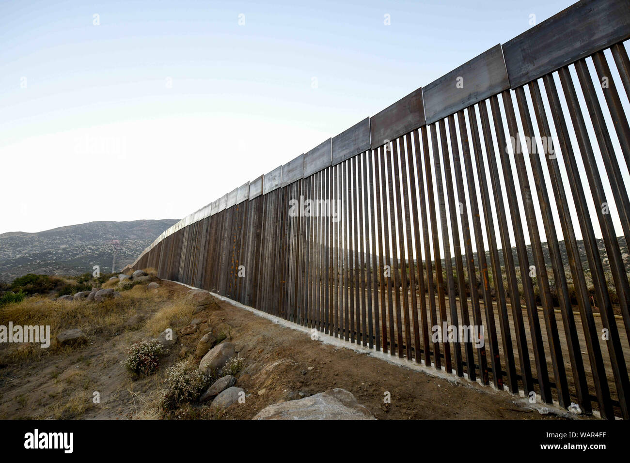 Tecate, Mexiko. 16 Aug, 2019. Hohe neue fechten Website entlang der US-mexikanischen Grenze Freitag, August 16, 2019, in Tecate, Mexiko. Credit: Denis Poroy/ZUMA Draht/Alamy leben Nachrichten Stockfoto