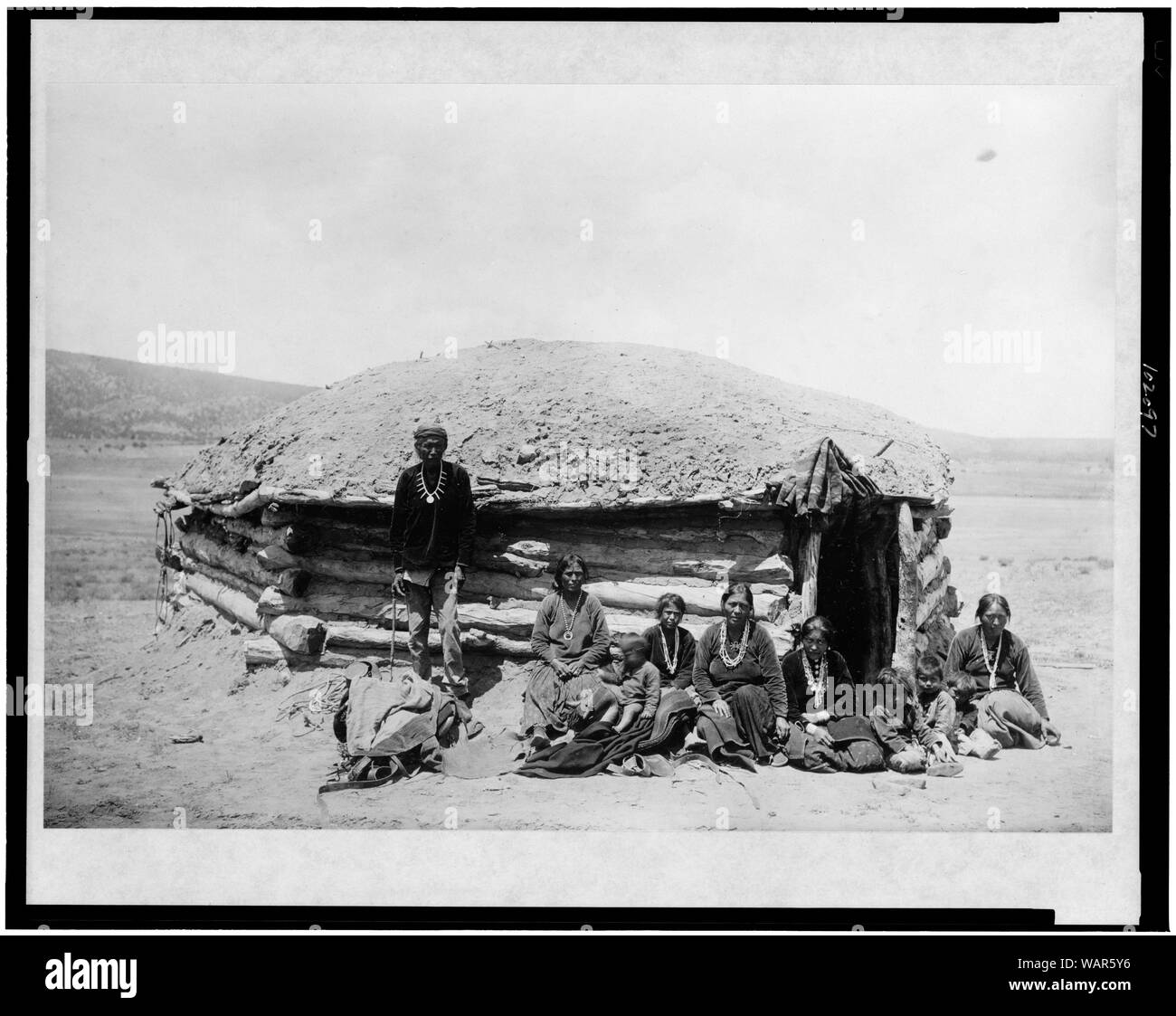 Dine Tsosi hogan Stockfoto