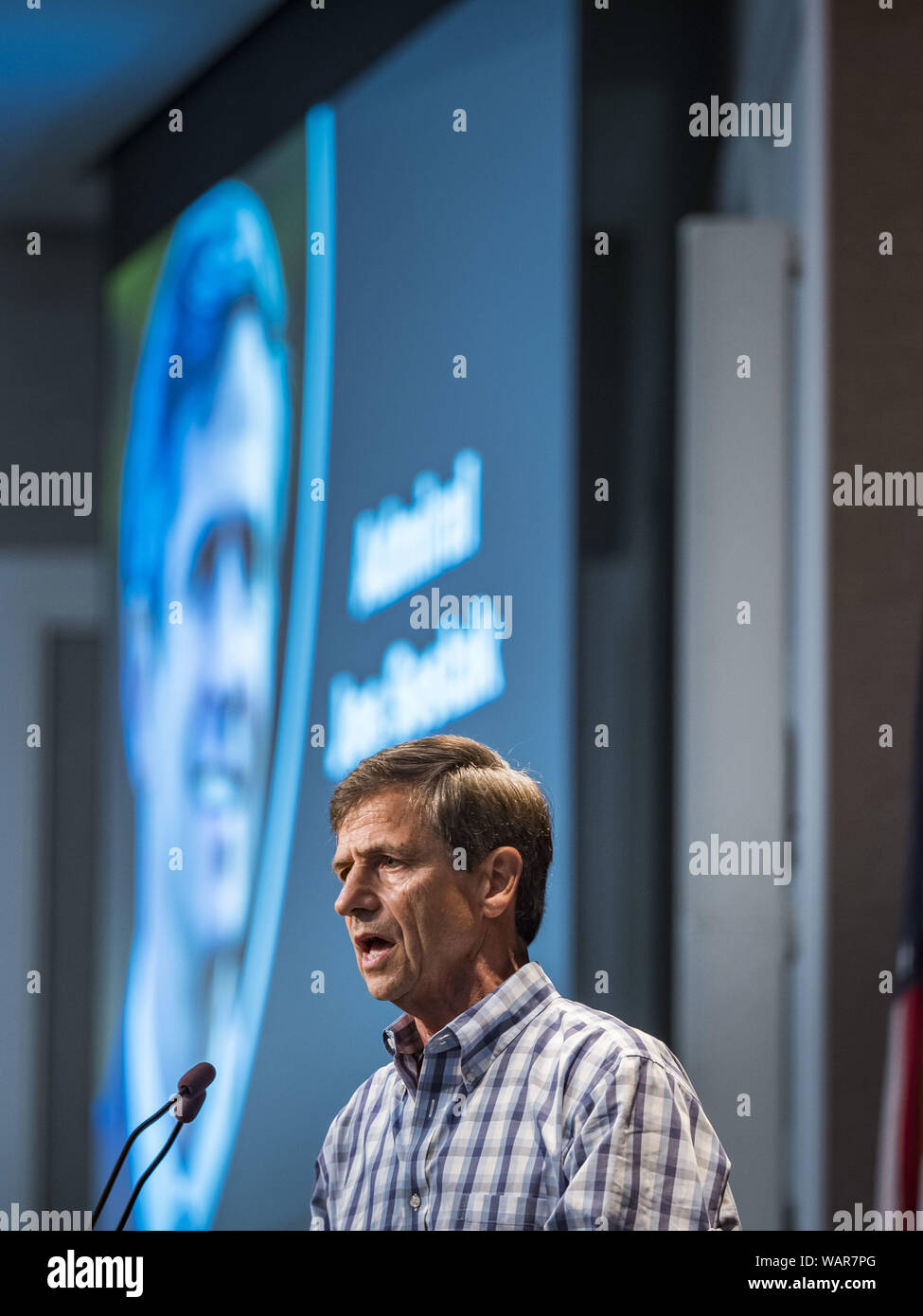 Altoona, Iowa, USA. 21 Aug, 2019. Admiral JOE SESTAK (Rentner), eine demokratische Kandidat für die US-Präsidentschaft, spricht mit den Mitgliedern an der Iowa Vereinigung der Arbeit. Viele der Demokratischen Präsidentschaftskandidaten sind Adressierung der Iowa Vereinigung der Arbeit Übereinkommens auf der Wiese Wiese Casino in Altoona. Sie hoffen auf eine sichere Arbeit Unterstützung vor der Iowa Caucuses Jan. 3, 2020. Credit: Jack Kurtz/ZUMA Draht/Alamy leben Nachrichten Stockfoto