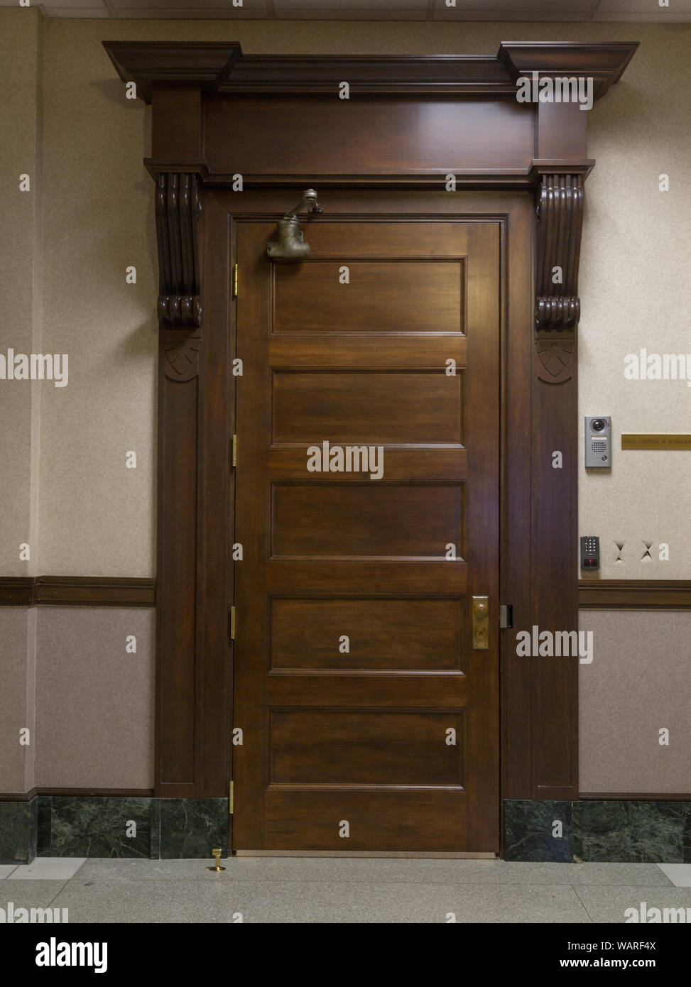 Tür im Century Station Federal Building und Postal Station in Raleigh, North Carolina, USA Stockfoto