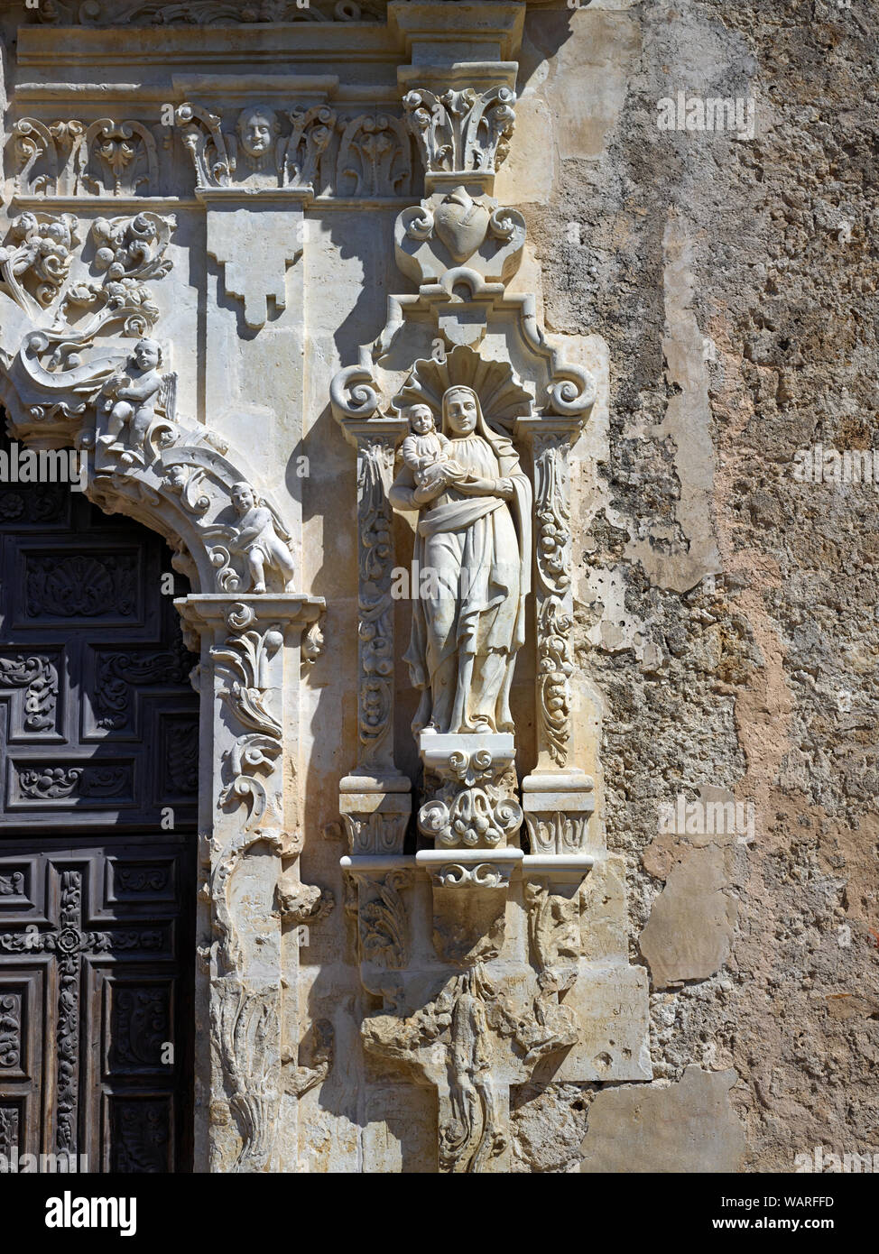 Tür Detail in der Mission San Jose y San Miguel de Aguayo, einer spanischen Mission in San Antonio, Texas Stockfoto