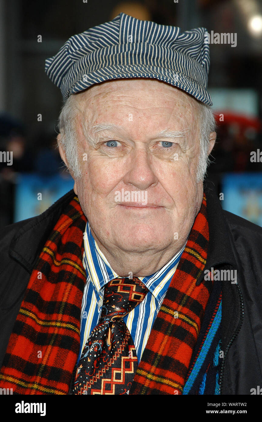 M.Emmet Walsh bei der Weltpremiere von "Racing Stripes" bei Mann Grauman's Chinese Theater in Hollywood, CA. Die Veranstaltung fand am Samstag, 8. Januar 2005. Foto von: SBM/PictureLux - Alle Rechte vorbehalten - Datei Referenz Nr. 33855-2207 SBMPLX Stockfoto