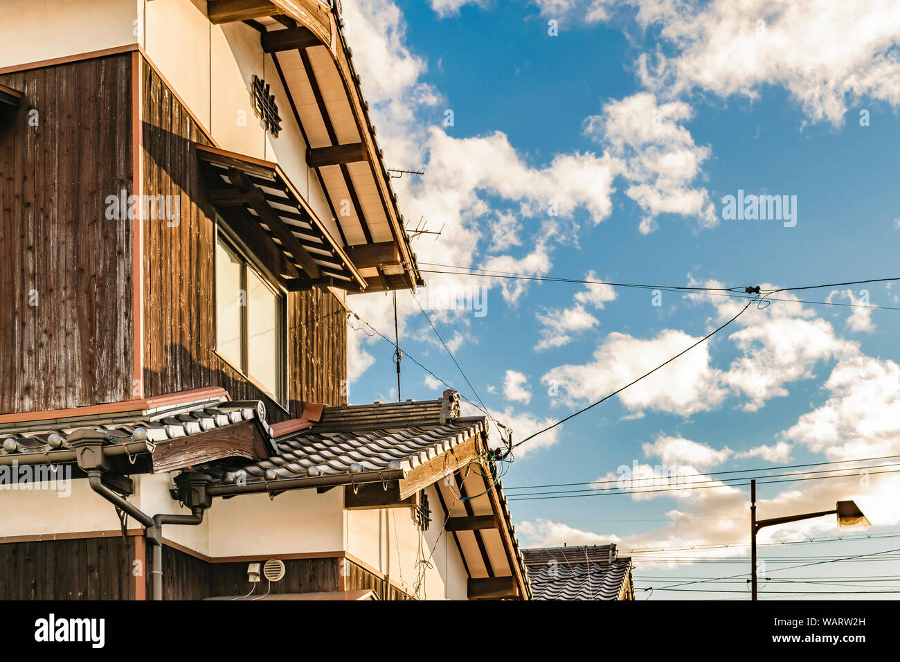 Perspektivische Ansicht aussenfassade der traditionellen Häuser in der Präfektur Yamaguchi, Japan Stockfoto