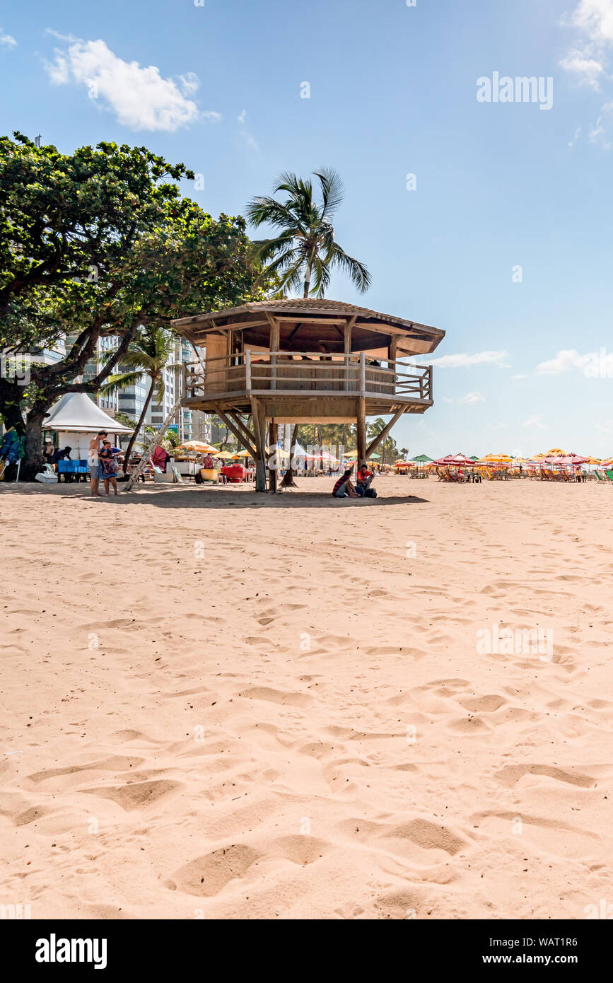 Strand Boa Viagem, Recife, Pernambuco, Brasilien - Juni, 2019: Schönen blauen Himmel Tag am Strand am frühen Morgen. Stockfoto