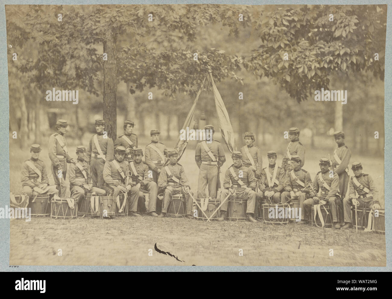 Drum Corps, 8 New York State Militia, Arlington, Va., Juni, 1861 Abstract: Gruppe Portrait von 18 Männer und Jungen, viele am Schlagzeug sitzt. Stockfoto