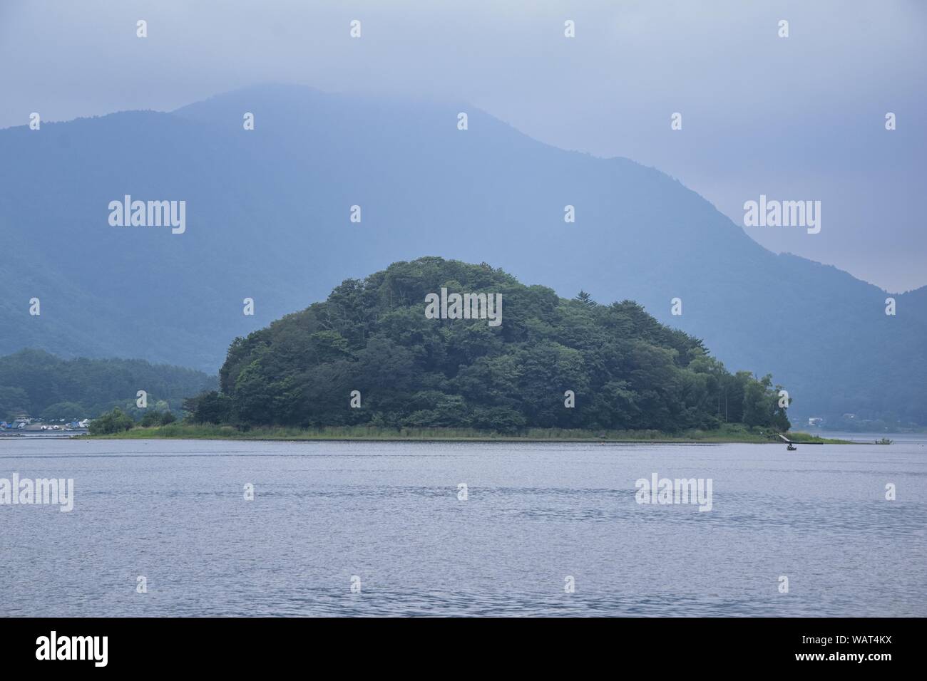 Aussicht auf den Berg Fuji in Japan, einschließlich kawaguchiko Tenjozan Park, Lake Kawaguchi aus Fähre auf dem See und die Gondel Beobachtung. Asien. Stockfoto