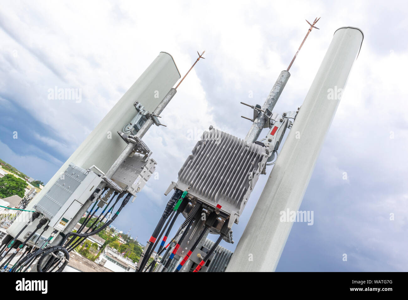 5 G Smart mobile Telefon Radio Netzwerk Antenne der Basisstation. Sender Anschlusstechnik an Handy Antennen. Stockfoto