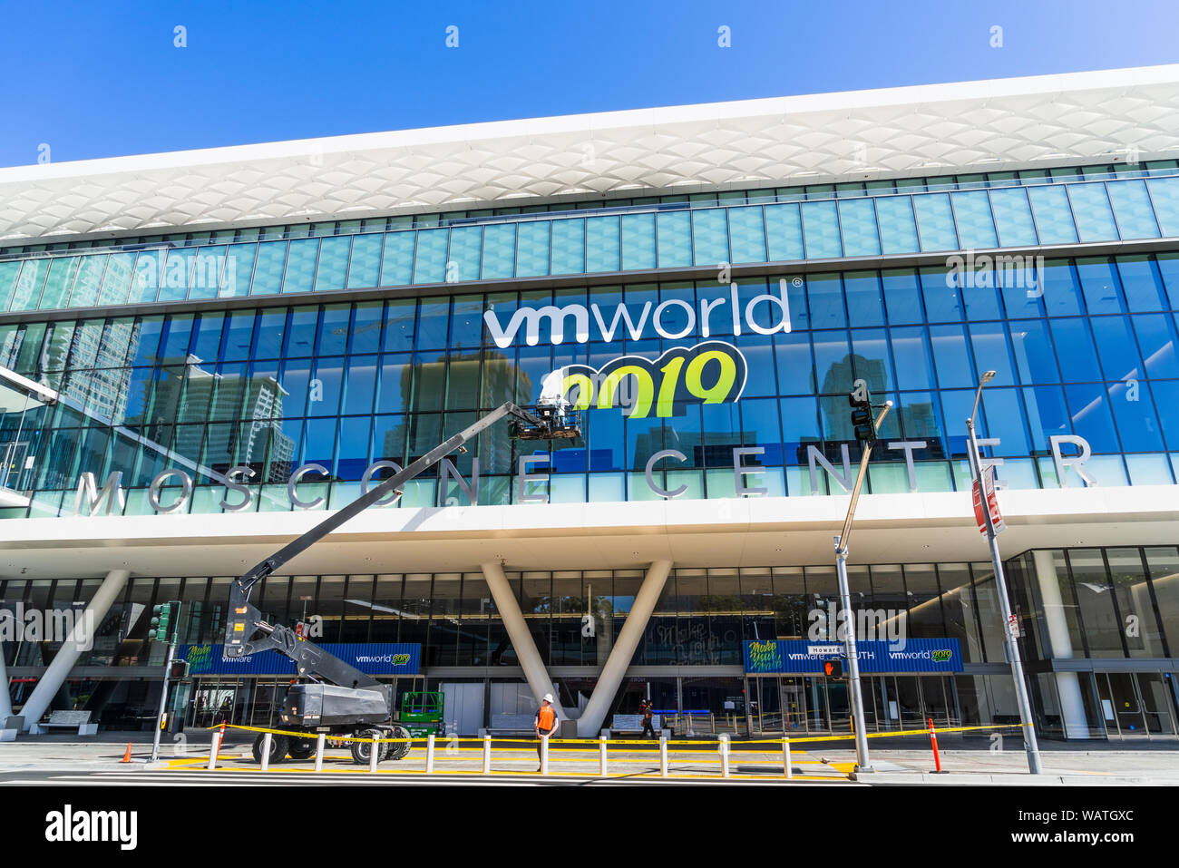 Feb 21, 2019 San Francisco/CA/USA - VMworld 2019 (unvollständig) auf dem Moscone Center Fassade angezeigt; die VMworld ist eine globale Konferenz für virt Stockfoto