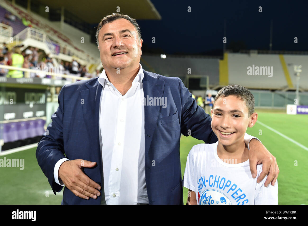 Firenze, Italien, 11. August 2019, Joe Barone con Il piccolo tifoso Manuel während des Amichevole - Fiorentina vs Galatasaray Calcio Serie A-Kredit: LPS/Li Stockfoto