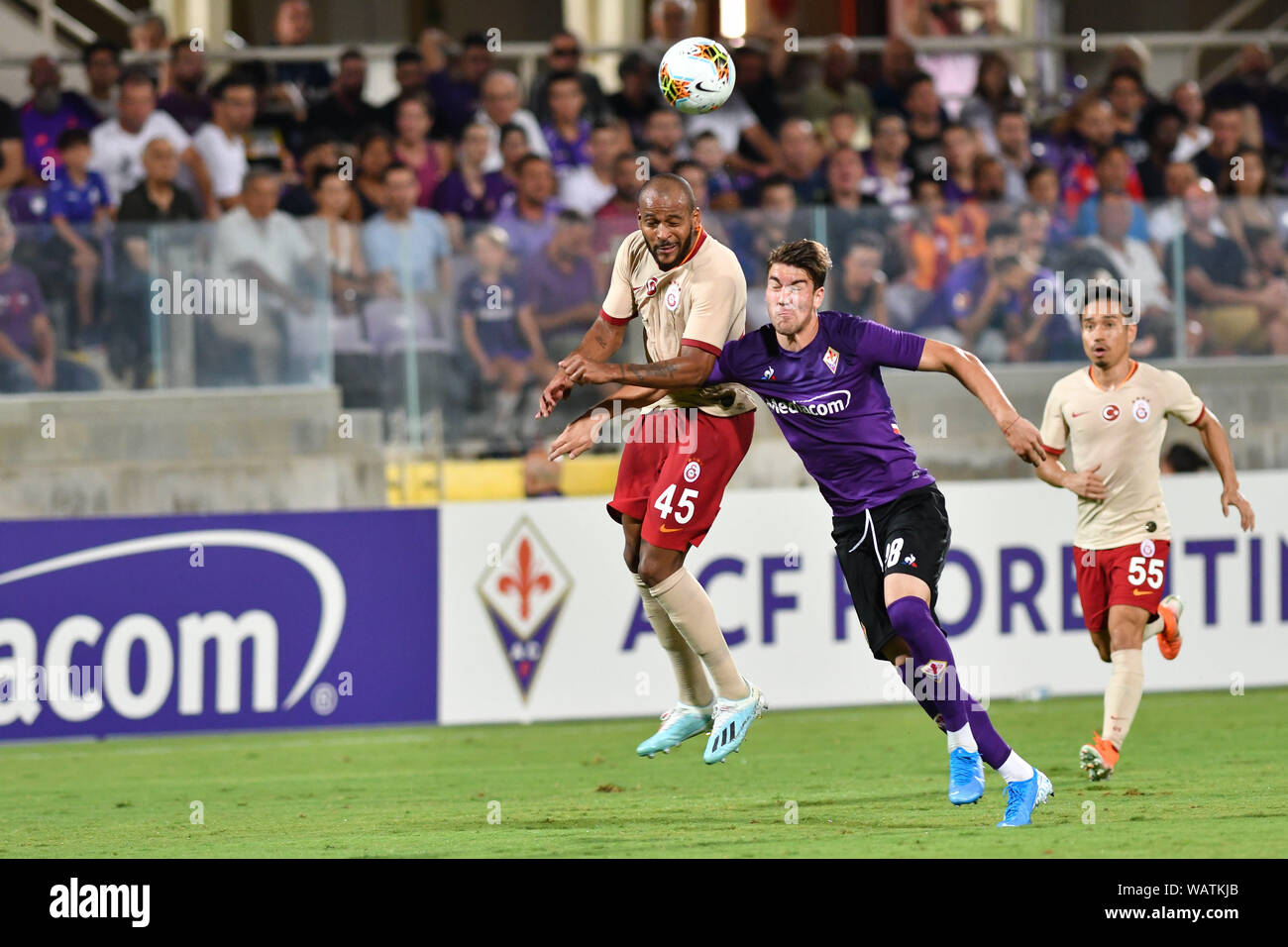 Firenze, Italien, 11. August 2019, Dusan Vlahovic (Fiorentina) e Marcão (Galatasaray) während der Amichevole - Fiorentina vs Galatasaray Calcio Serie A - Cre Stockfoto