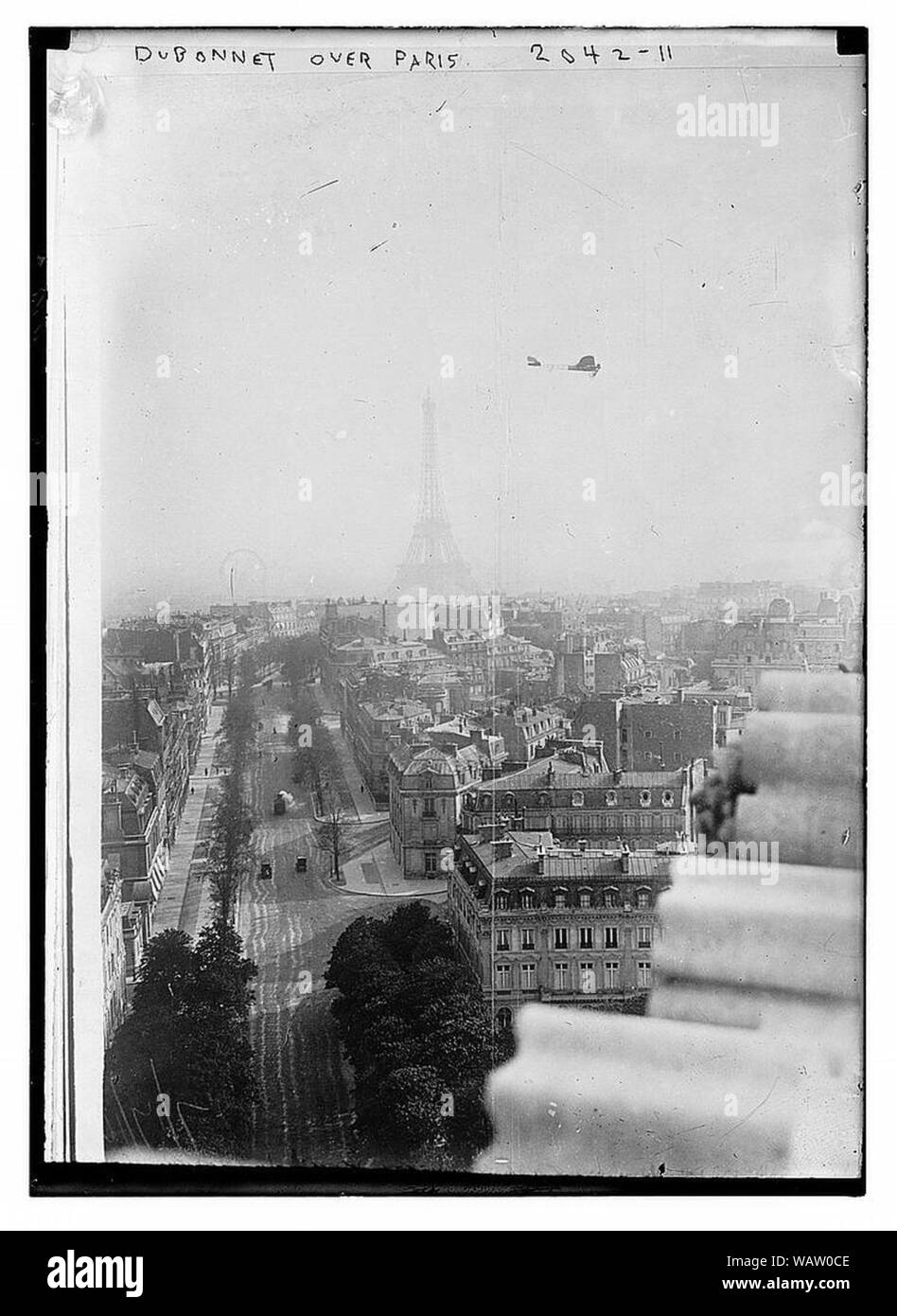 Dubonnet über Paris Stockfoto