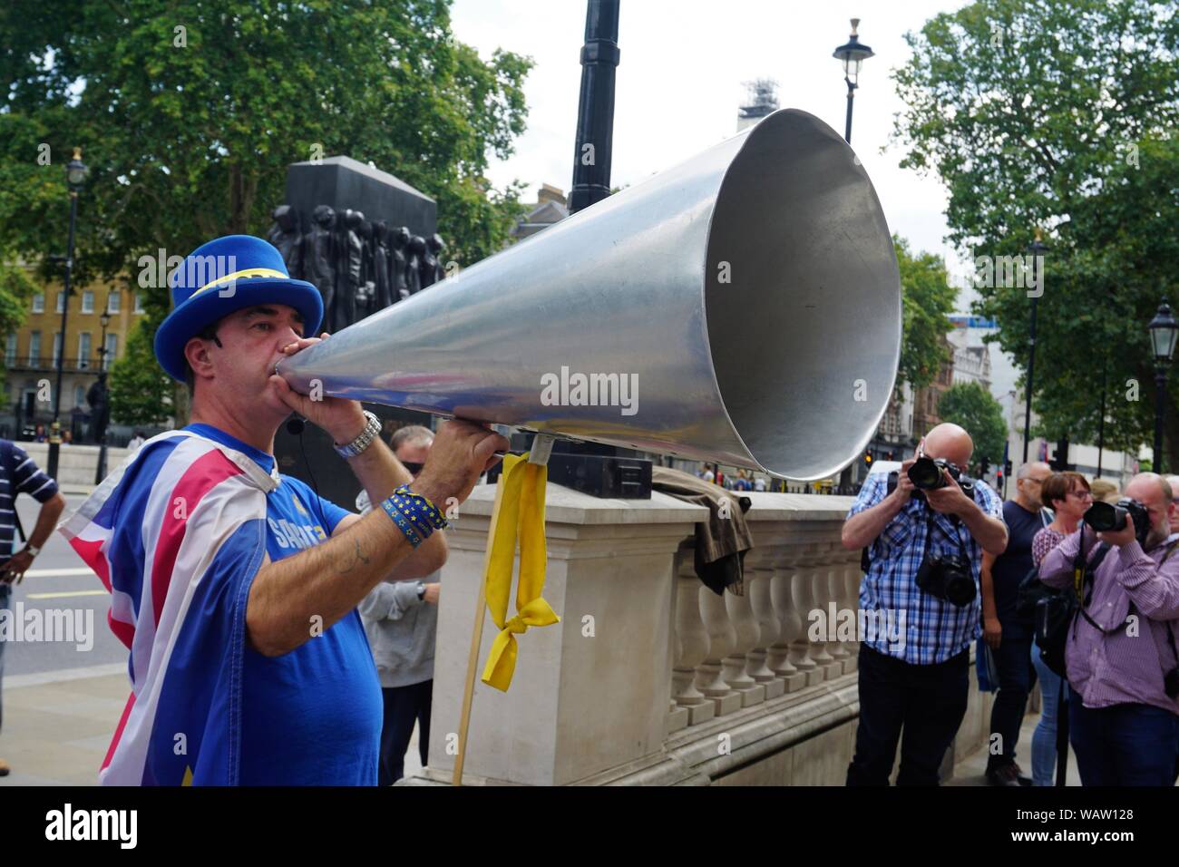 Anti-Brexit Aktivisten vor der Cabinet Office, London, Westminster, Großbritannien demonstrieren Stockfoto