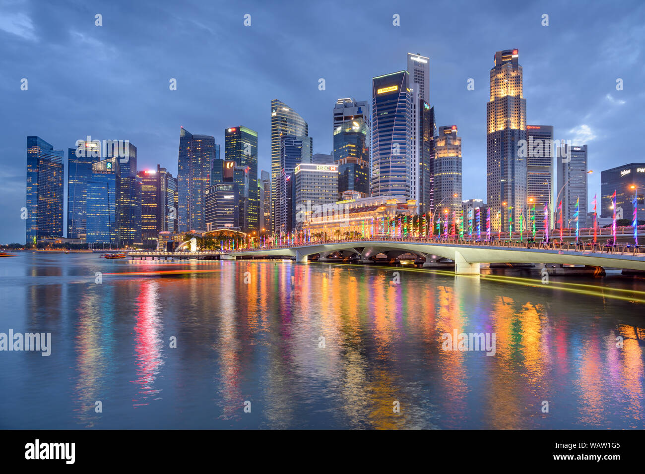 Singapur 27. Januar 2019: mit Blick auf die Esplanade Bridge und die Skyline von Downtown Stockfoto