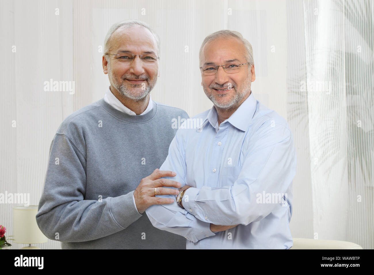 Porträt von glücklichen älteren Mann Zwillinge Stockfoto