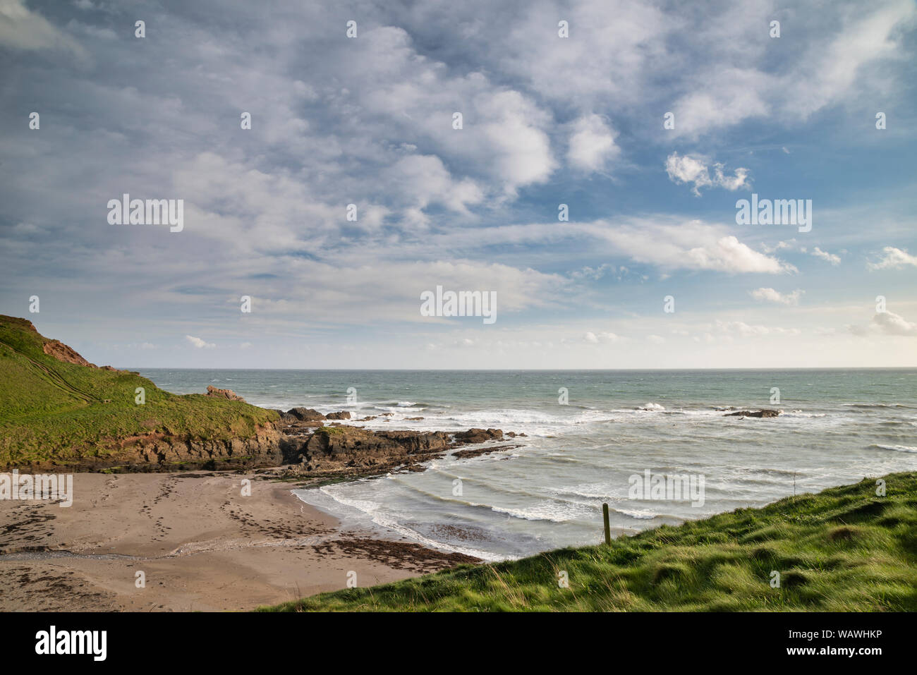 Schönen Abend Frühling Landschaft Bild von Ayrmer Bucht an der Küste von Devon in England Stockfoto