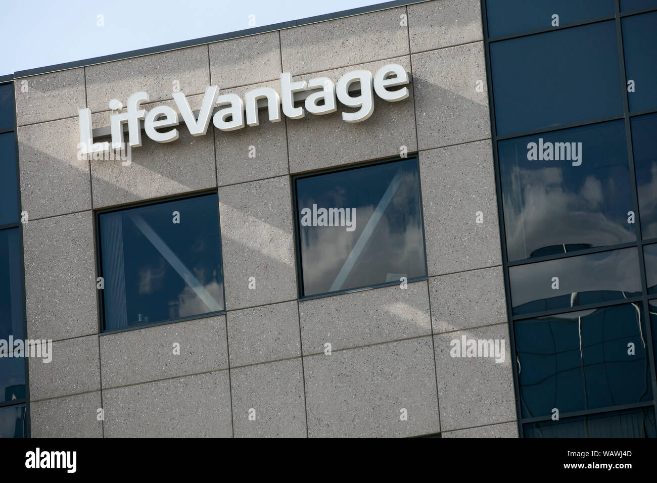 Ein logo Zeichen außerhalb des Hauptsitzes der LifeVantage in Sandy, Utah am 27. Juli 2019. Stockfoto