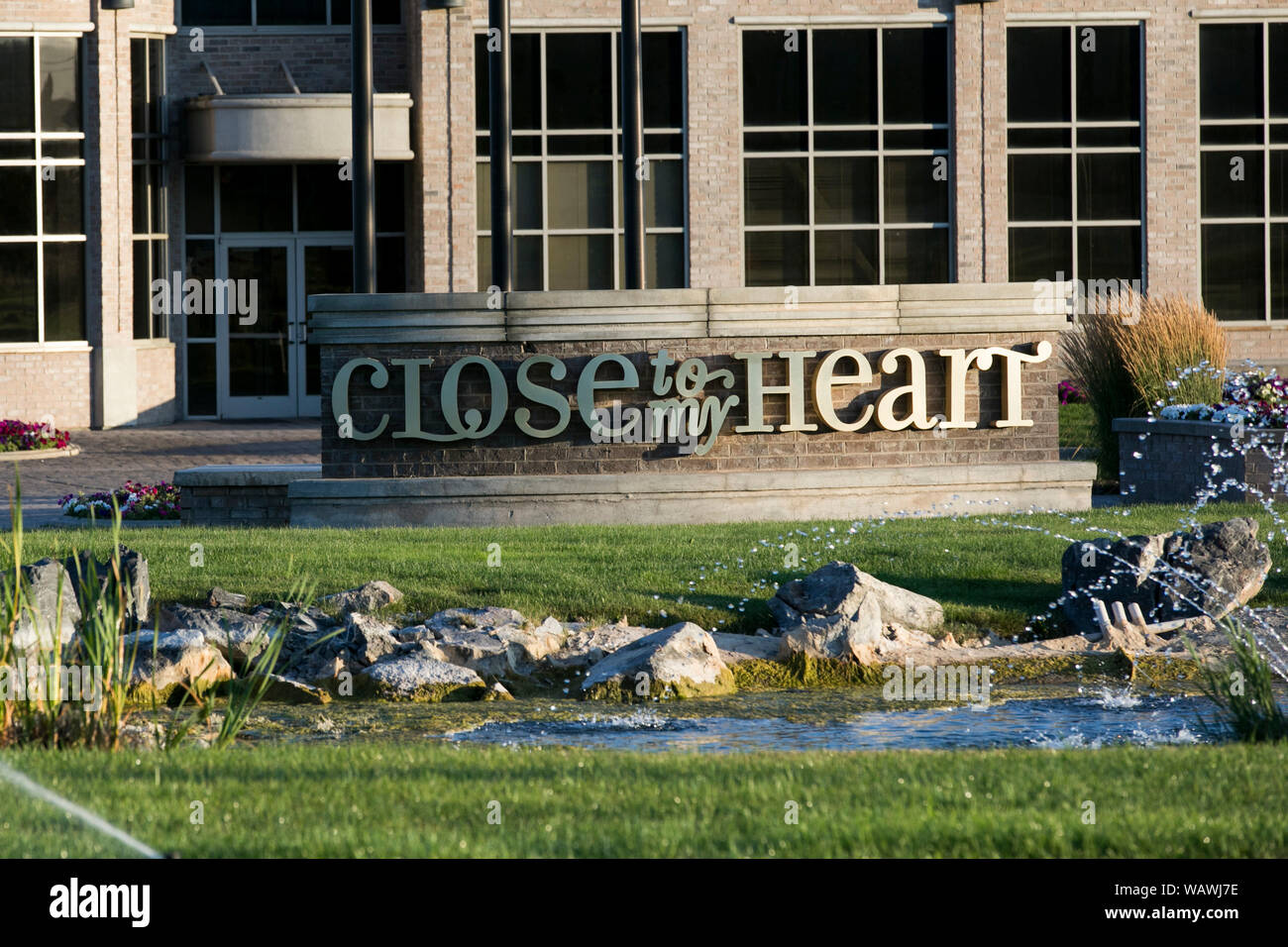Ein logo Zeichen außerhalb des Hauptsitzes der nah an meinem Herzen, Inc., die in Pleasant Grove, Utah am 27. Juli 2019. Stockfoto