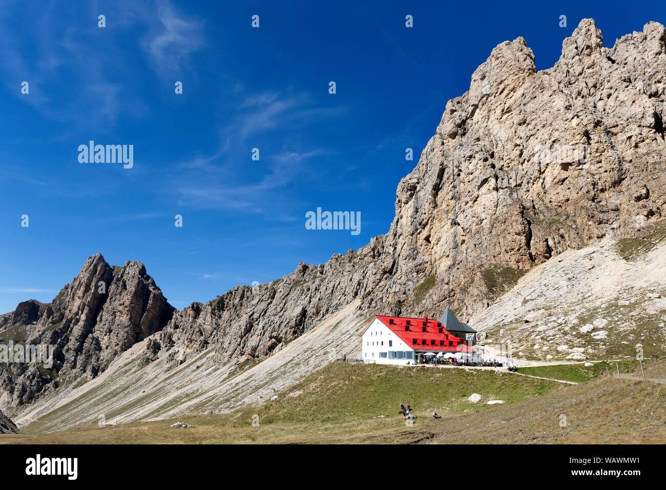 Hutte Tierser-Alpl-Hütte unterhalb der Rosszahne, Naturpark Schlern-Rosengarten, Dolomiten, Südtirol, Italien Stockfoto