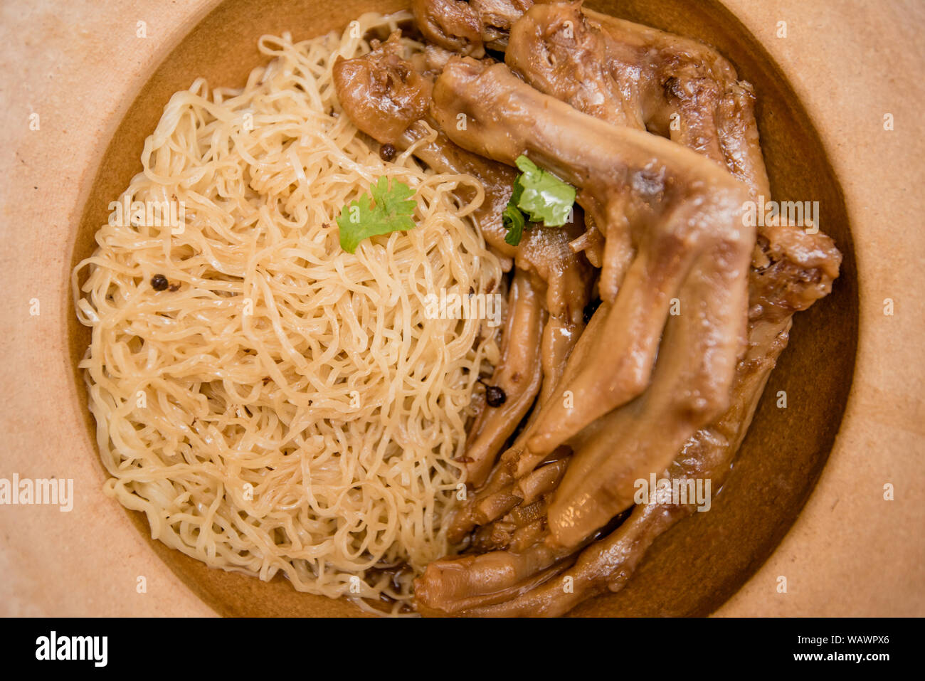 Nudel mit gebratener Ente, Thai Food, chinesisches Essen Stockfoto