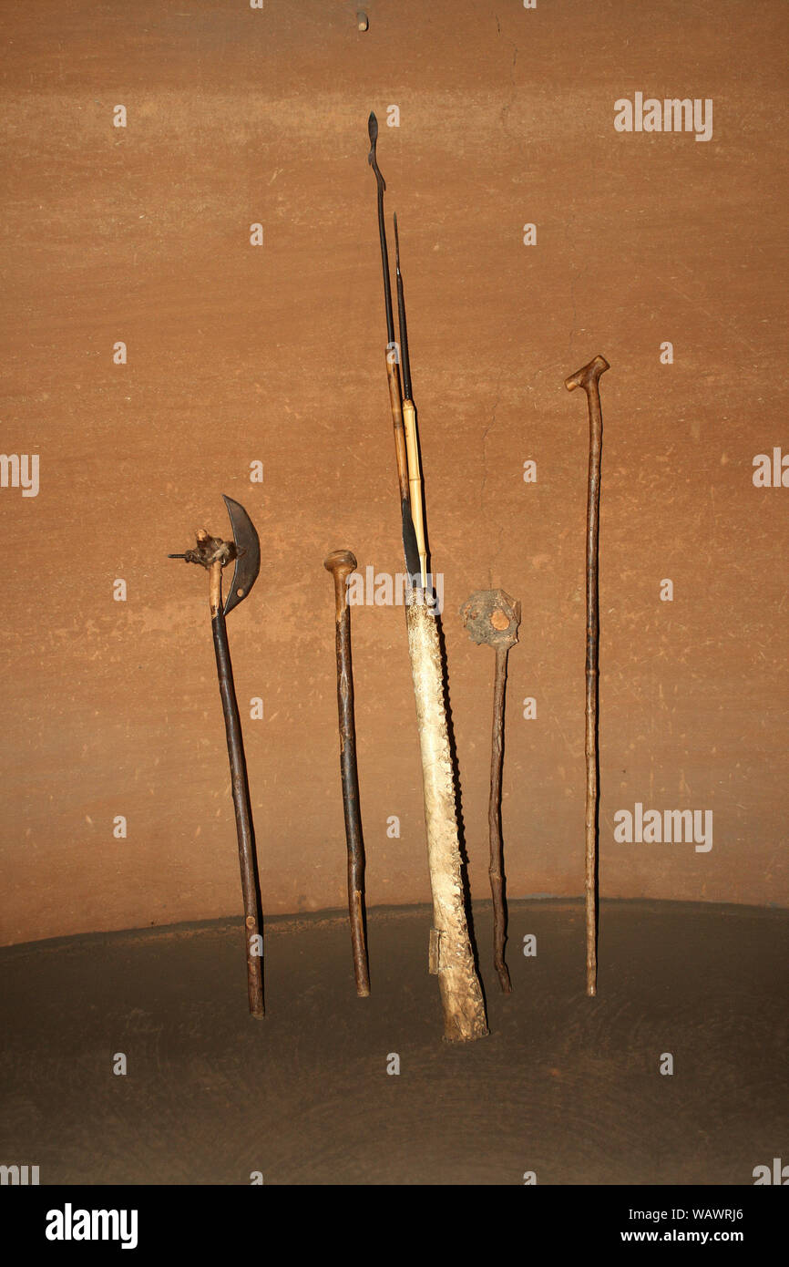 Traditionelle Waffen, Basotho Cultural Village, Freistaat, Südafrika Stockfoto