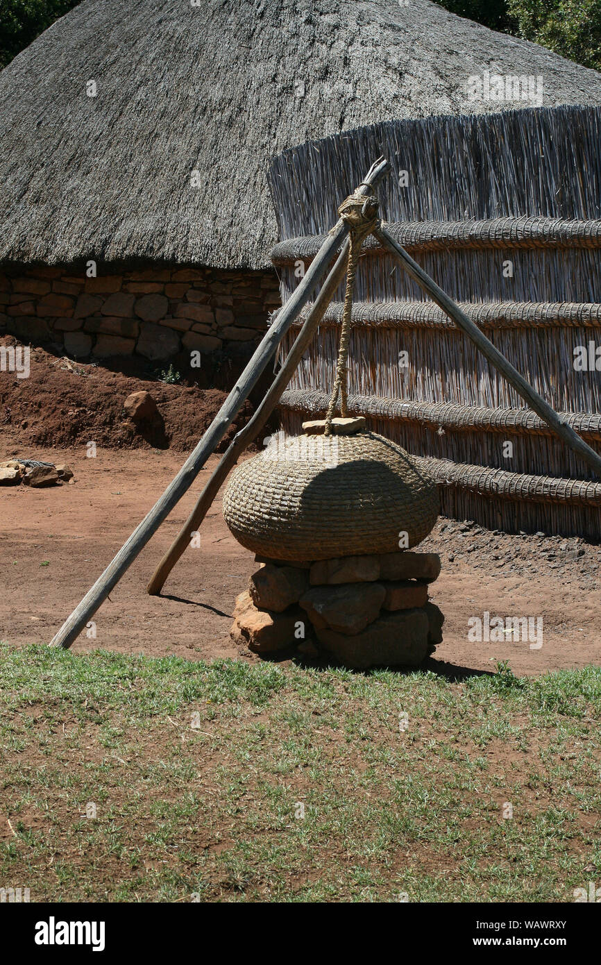 Traditionelle Korn-lagerung-Korb, Basotho Cultural Village, Freistaat, Südafrika Stockfoto