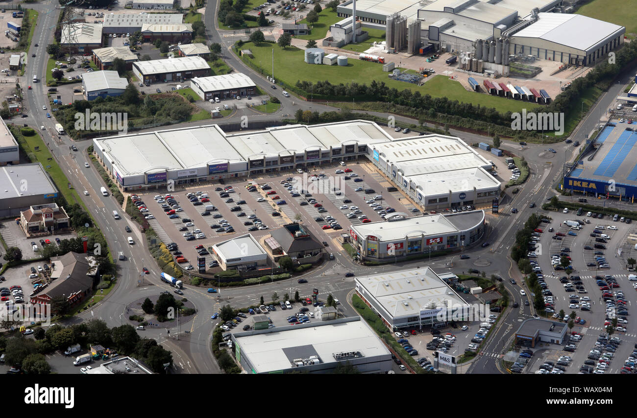 Luftaufnahme von West Yorkshire Retail Park, Batley West Yorkshire, UK Stockfoto