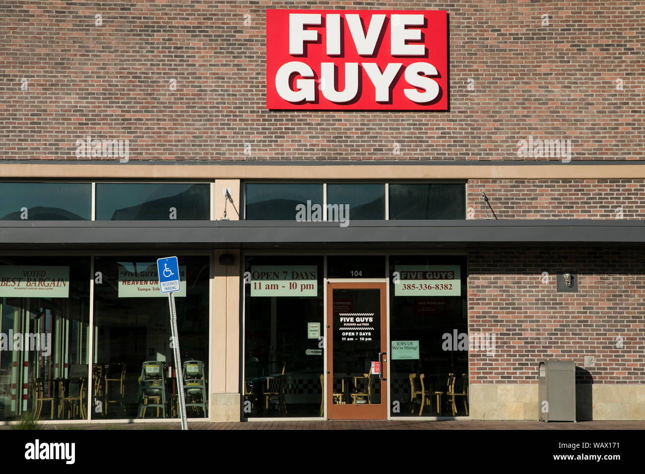 Ein logo Zeichen außerhalb der fünf Jungs Restaurant Lage in Lehi, Utah am 28. Juli 2019. Stockfoto