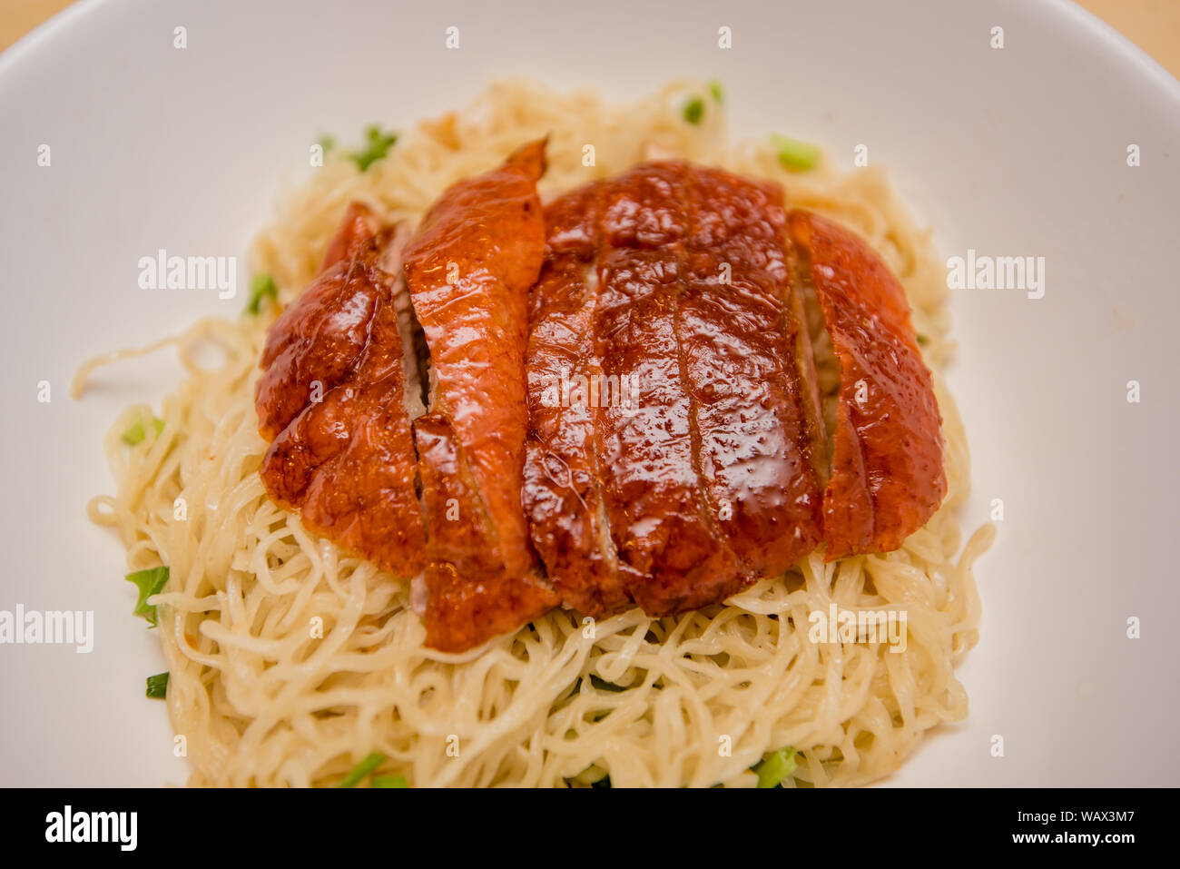 Nudel mit gebratener Ente, Thai Food, chinesisches Essen Stockfoto