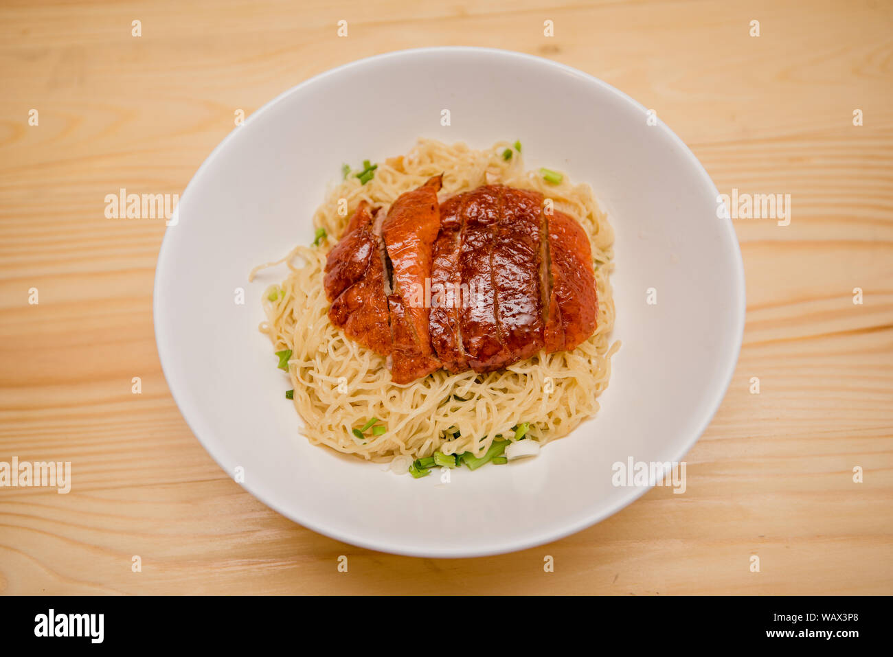 Nudel mit gebratener Ente, Thai Food, chinesisches Essen Stockfoto