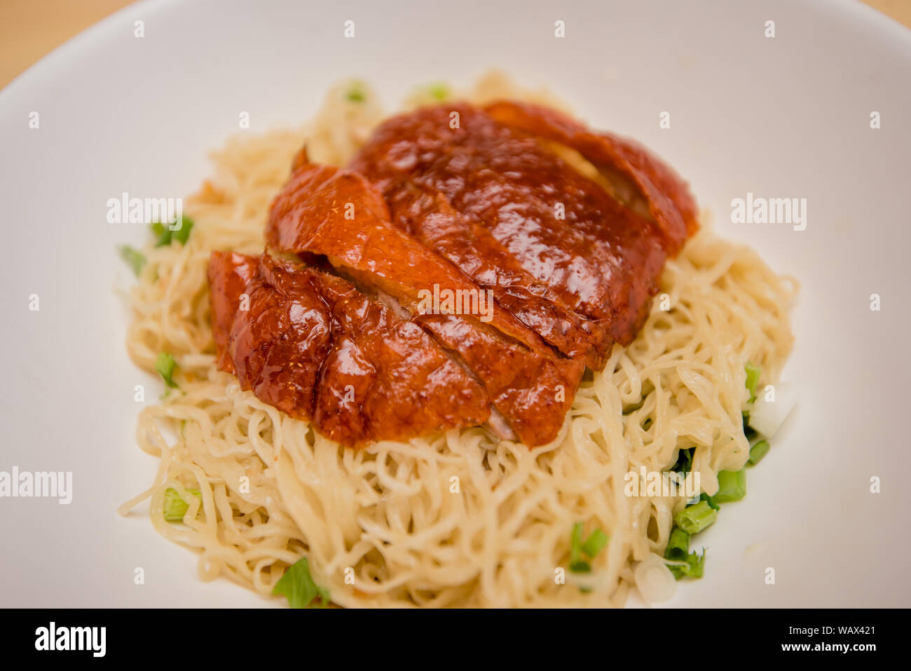 Nudel mit gebratener Ente, Thai Food, chinesisches Essen Stockfoto