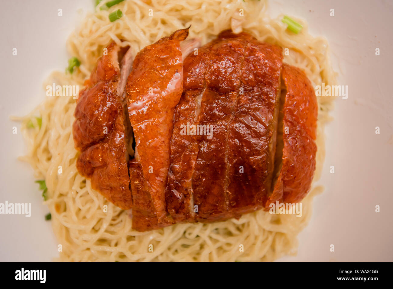 Nudel mit gebratener Ente, Thai Food, chinesisches Essen Stockfoto