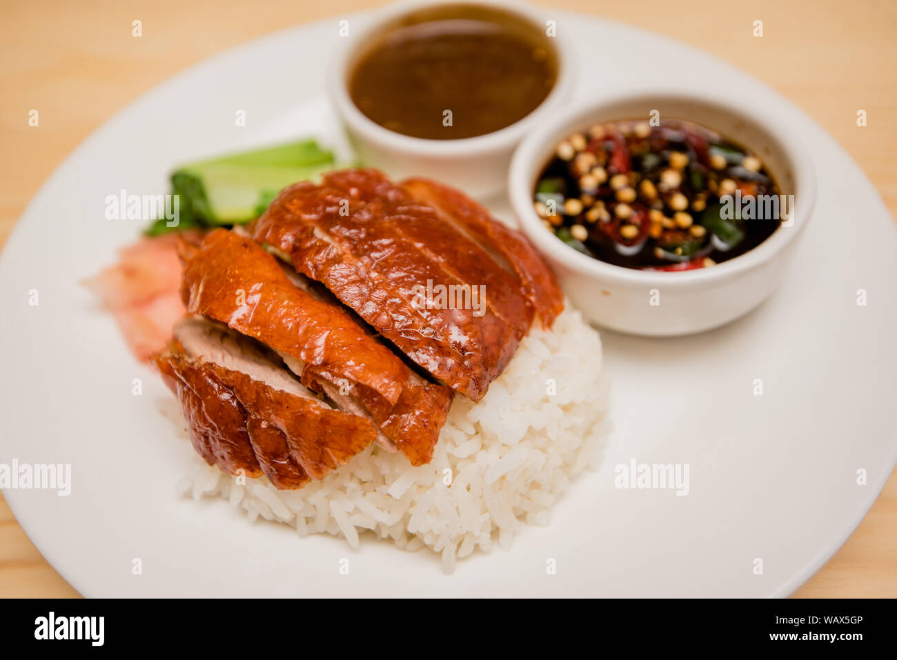 Gebratene Ente und Schweinebraten mit Reis, Thai Food, chinesisches Essen Stockfoto