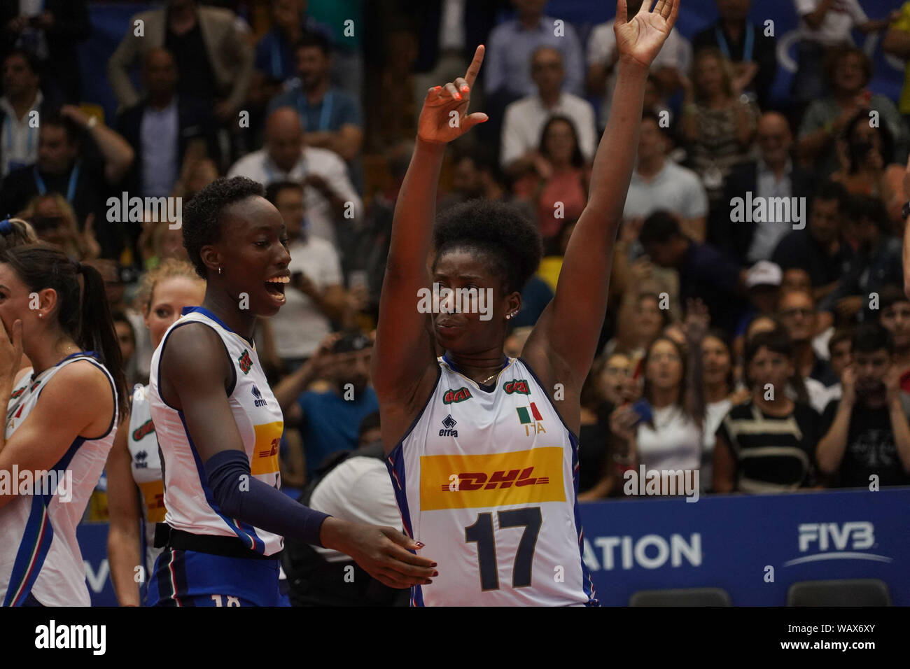 Festa Egonu e Sylla während Qualificazioni Femminile Olimpiadi Tokyo 2020 - Olanda vs Italia, Catania, Italien, 04. August 2019, Volley Nazionale Italiana Ma Stockfoto