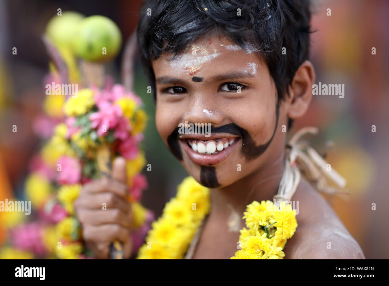 Hinduistische Pilger an einem Tempel in Madurai, Indien zu feiern. Stockfoto