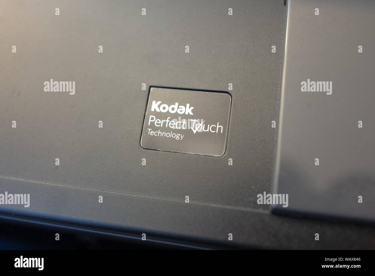 Close-up Logo für die Kodak Perfect Touch Technologie Fotoretusche auf einer fotografischen Scanner, 21. August 2019. () Stockfoto