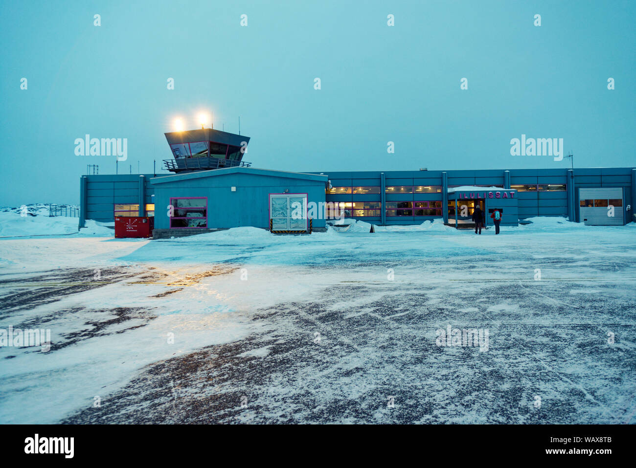 Flughafen von Ilulissat, Avannnaata Kommunia, Grönland, England, Irland. Polar Nacht am Flughafen von Ilulissat, Grönland, Dänemark. Stockfoto